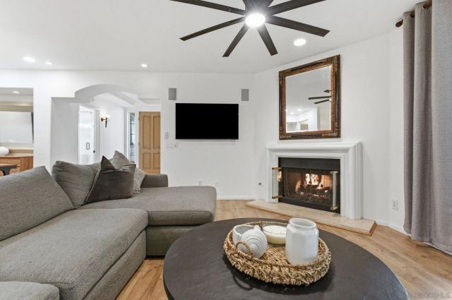 2842 Torrey Pines Rd, La Jolla, CA 92037