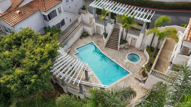 2842 Torrey Pines Rd, La Jolla, CA 92037