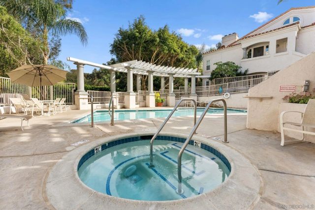 2842 Torrey Pines Rd, La Jolla, CA 92037