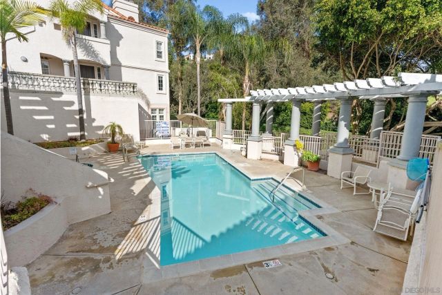 2842 Torrey Pines Rd, La Jolla, CA 92037