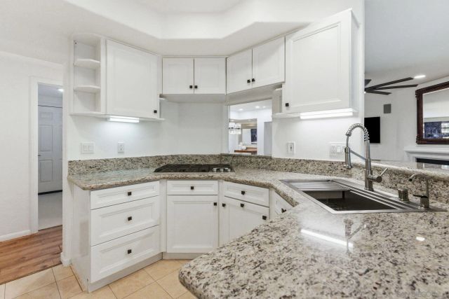 2842 Torrey Pines Rd, La Jolla, CA 92037