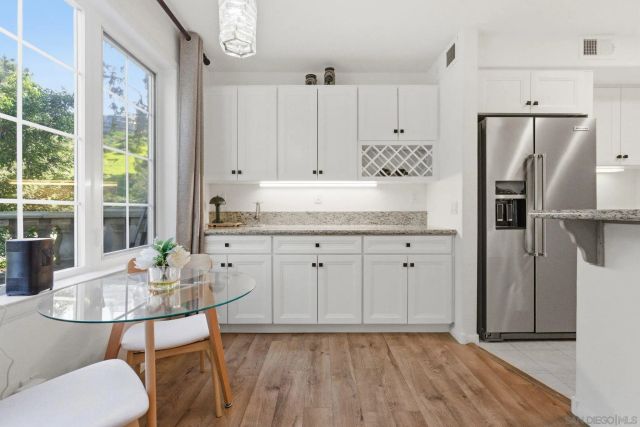 2842 Torrey Pines Rd, La Jolla, CA 92037