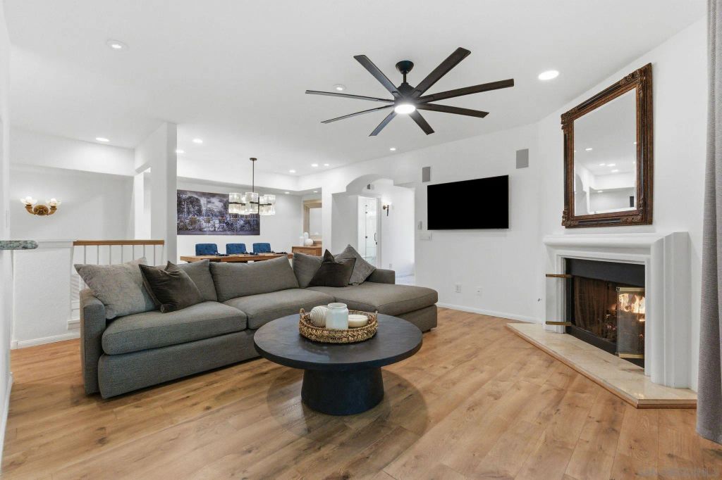 2842 Torrey Pines Rd, La Jolla, CA 92037