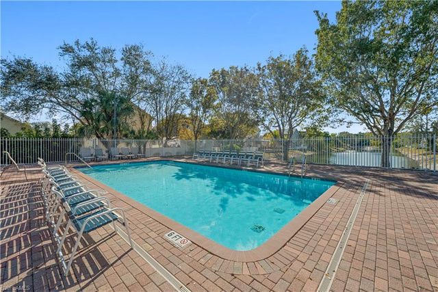 150 Leawood CIR, Naples, FL 34104