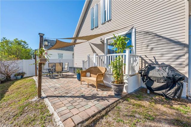 150 Leawood CIR, Naples, FL 34104