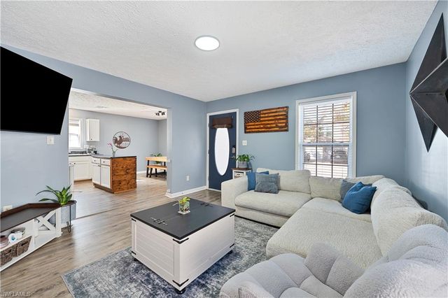 150 Leawood CIR, Naples, FL 34104