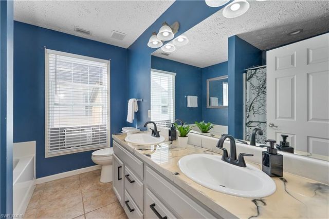 150 Leawood CIR, Naples, FL 34104