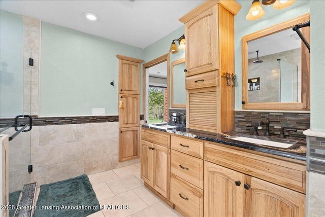 8441 E 5 Point Highway, Eaton Rapids, MI 48827