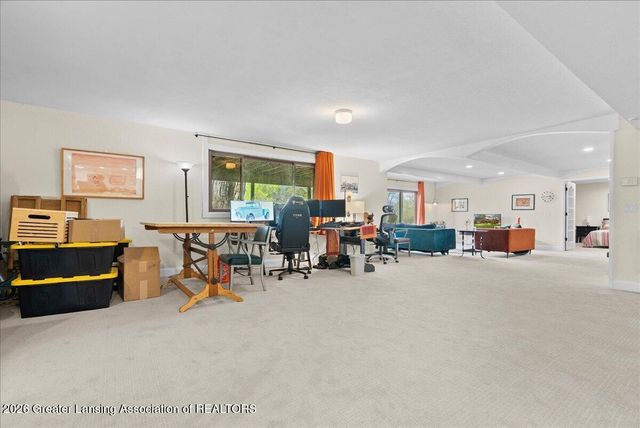8441 E 5 Point Highway, Eaton Rapids, MI 48827
