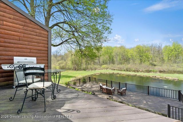 8441 E 5 Point Highway, Eaton Rapids, MI 48827