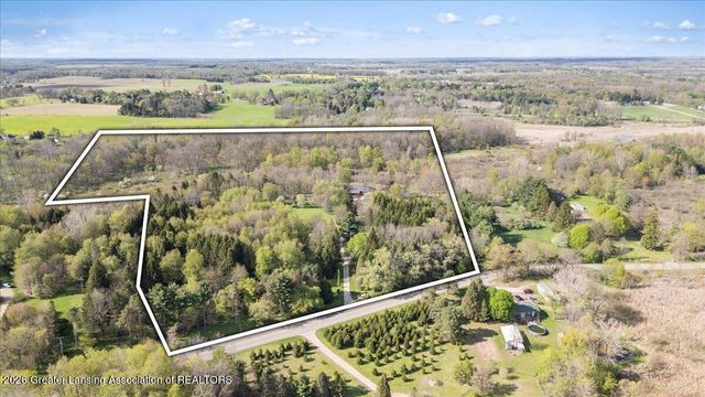 8441 E 5 Point Highway, Eaton Rapids, MI 48827