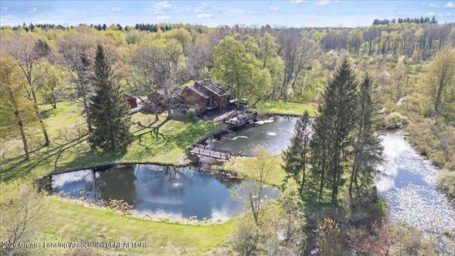 8441 E 5 Point Highway, Eaton Rapids, MI 48827