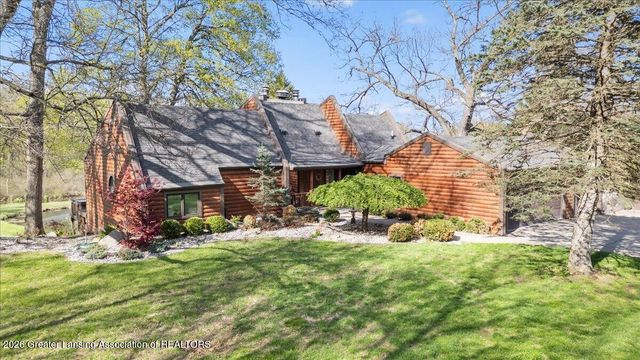 8441 E 5 Point Highway, Eaton Rapids, MI 48827
