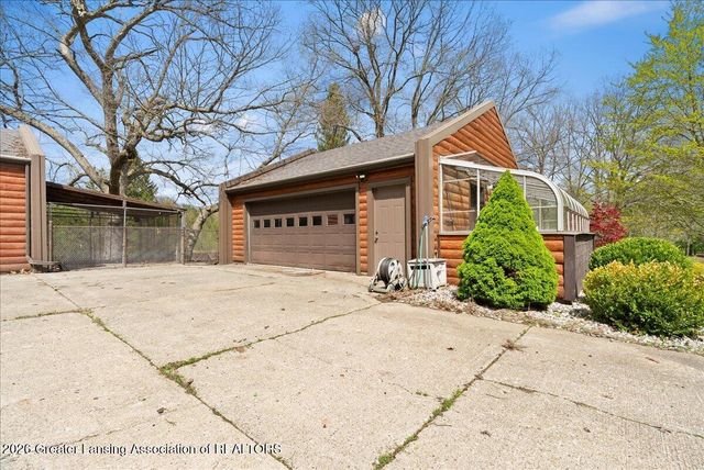 8441 E 5 Point Highway, Eaton Rapids, MI 48827