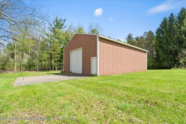 8441 E 5 Point Highway, Eaton Rapids, MI 48827