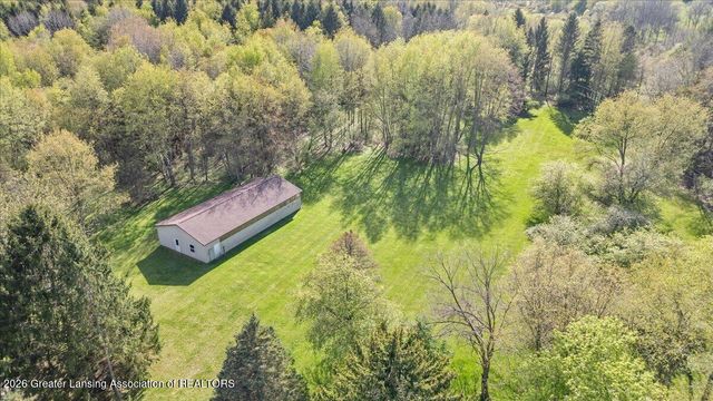 8441 E 5 Point Highway, Eaton Rapids, MI 48827