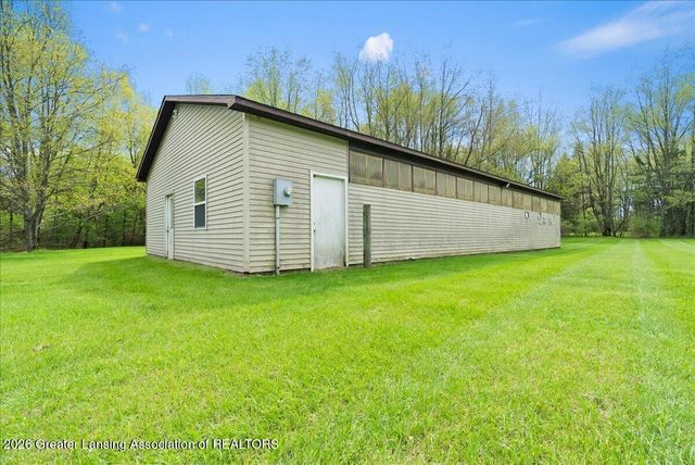 8441 E 5 Point Highway, Eaton Rapids, MI 48827