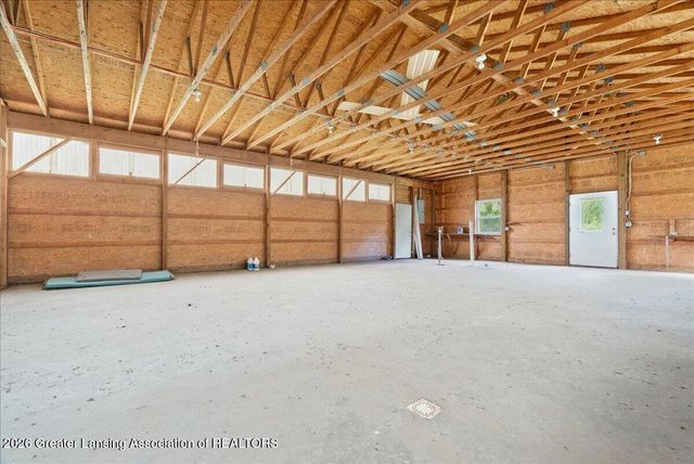 8441 E 5 Point Highway, Eaton Rapids, MI 48827