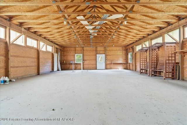 8441 E 5 Point Highway, Eaton Rapids, MI 48827