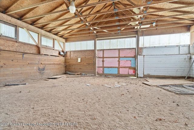 8441 E 5 Point Highway, Eaton Rapids, MI 48827