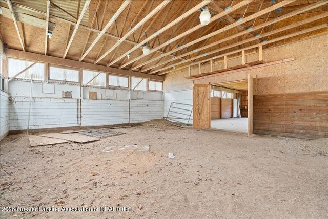 8441 E 5 Point Highway, Eaton Rapids, MI 48827