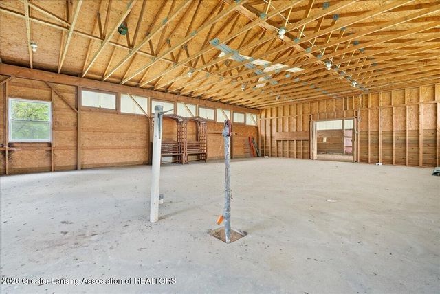 8441 E 5 Point Highway, Eaton Rapids, MI 48827