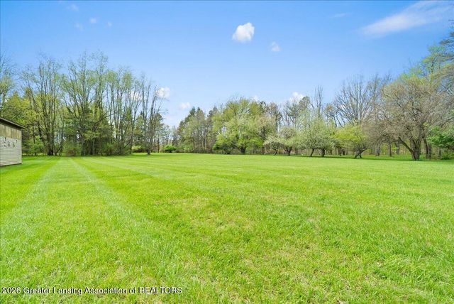 8441 E 5 Point Highway, Eaton Rapids, MI 48827