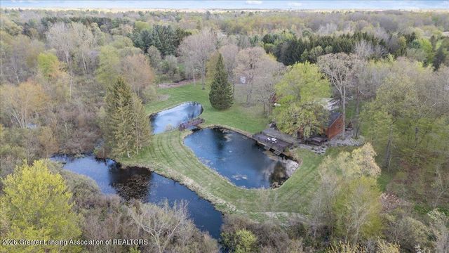 8441 E 5 Point Highway, Eaton Rapids, MI 48827