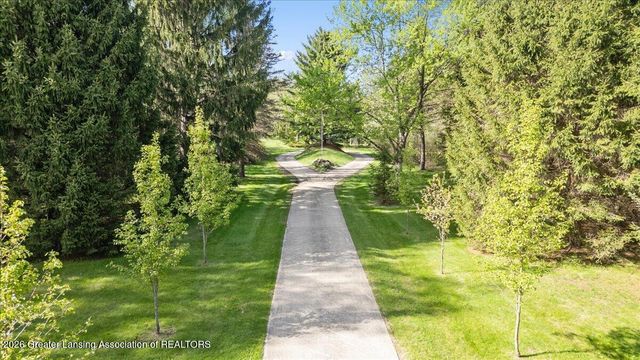 8441 E 5 Point Highway, Eaton Rapids, MI 48827