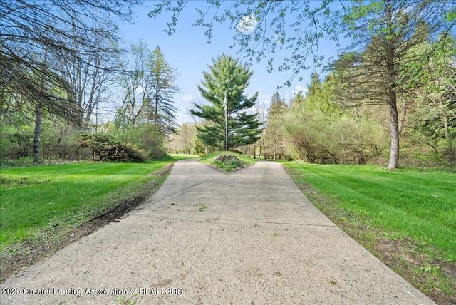 8441 E 5 Point Highway, Eaton Rapids, MI 48827
