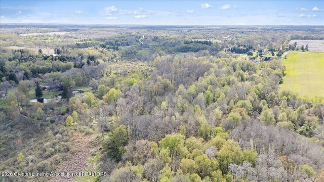 8441 E 5 Point Highway, Eaton Rapids, MI 48827