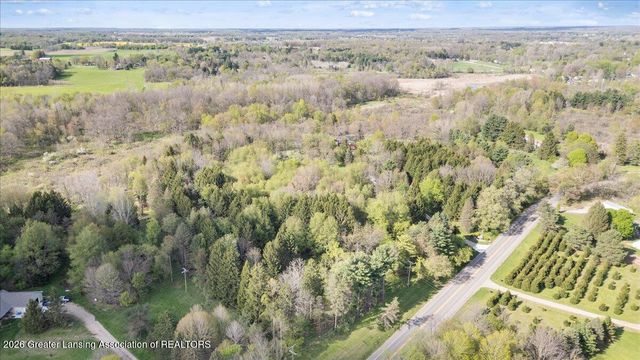 8441 E 5 Point Highway, Eaton Rapids, MI 48827