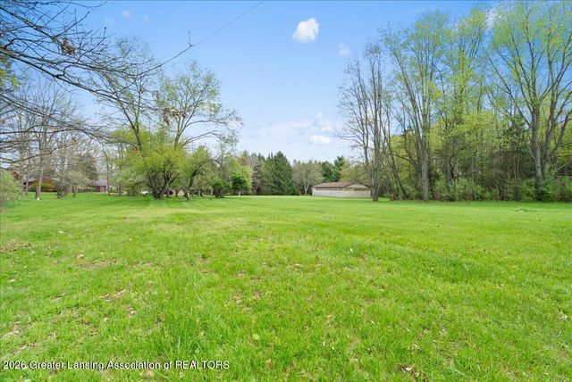 8441 E 5 Point Highway, Eaton Rapids, MI 48827