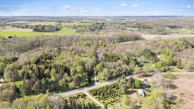 8441 E 5 Point Highway, Eaton Rapids, MI 48827
