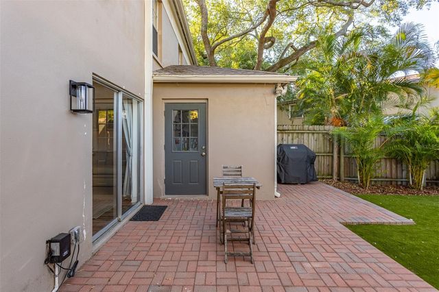 2526 W KANSAS AVENUE B, Tampa, FL 33629