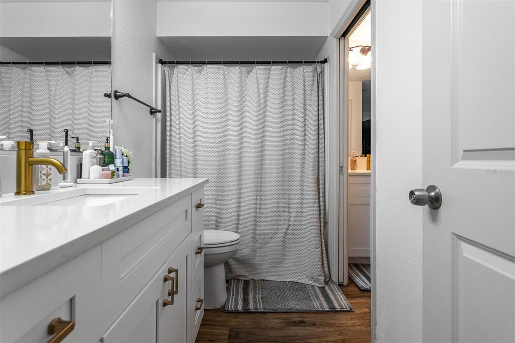 Image 14 of property listing at 2526 W KANSAS AVENUE B, Tampa, FL 33629