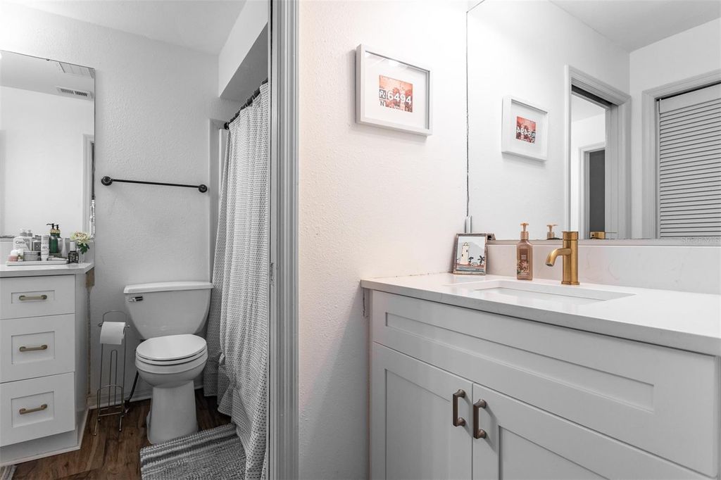 Image 15 of property listing at 2526 W KANSAS AVENUE B, Tampa, FL 33629