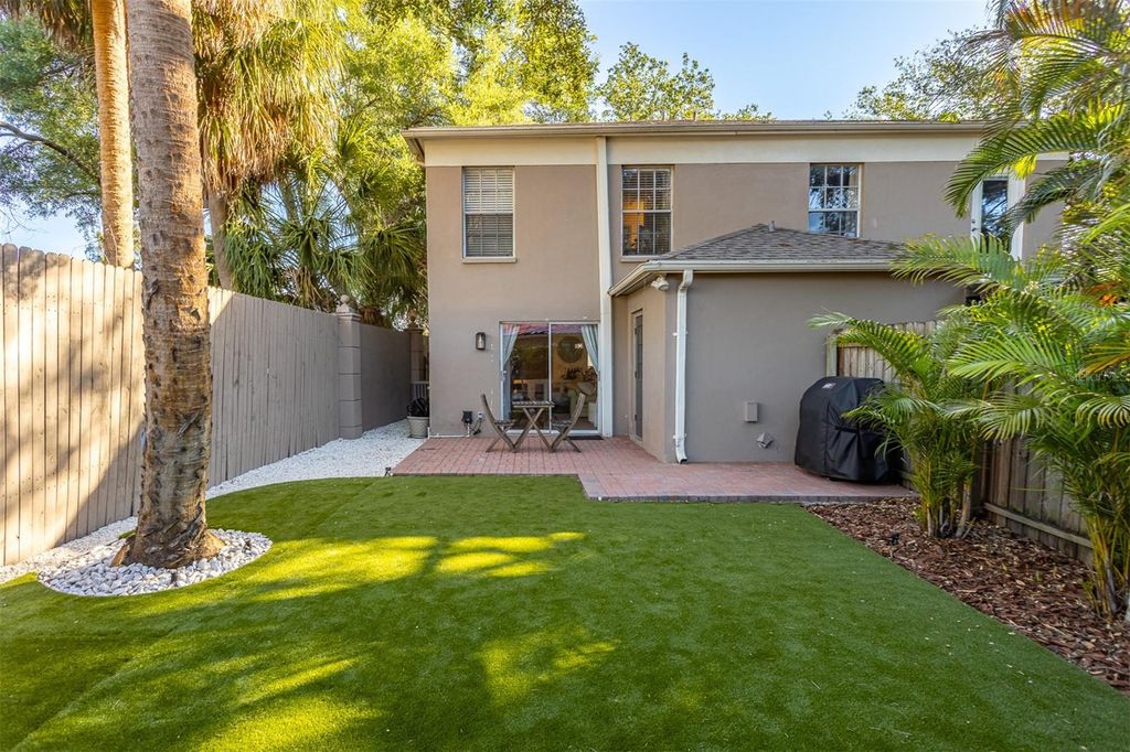 Image 19 of property listing at 2526 W KANSAS AVENUE B, Tampa, FL 33629