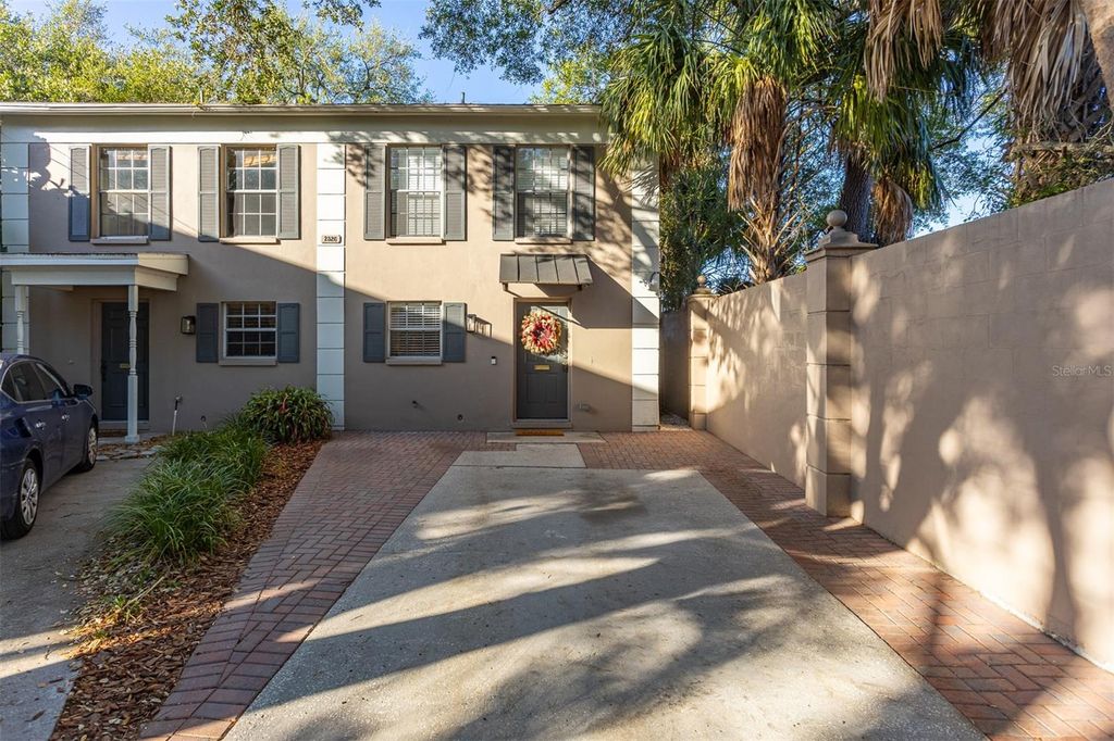 Image 21 of property listing at 2526 W KANSAS AVENUE B, Tampa, FL 33629