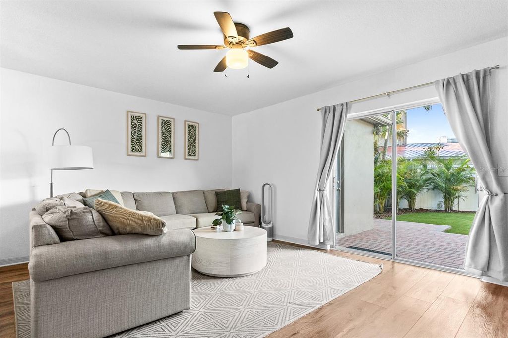 Image 5 of property listing at 2526 W KANSAS AVENUE B, Tampa, FL 33629