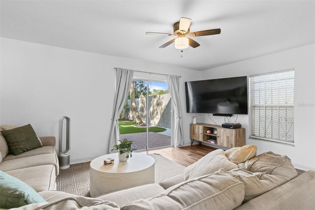 Image 6 of property listing at 2526 W KANSAS AVENUE B, Tampa, FL 33629