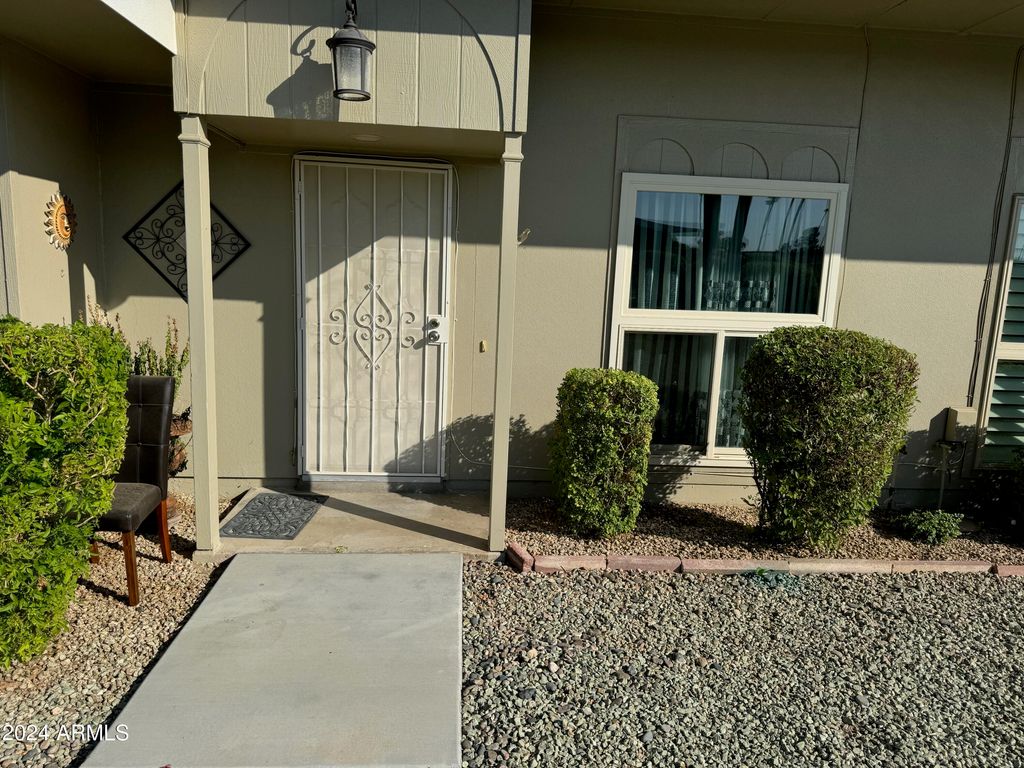 10038 W LANCASTER Drive, Sun City, AZ 85351 — photo 2