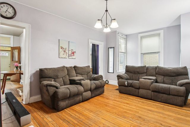 3921 N Newcastle Avenue, Chicago, IL 60634