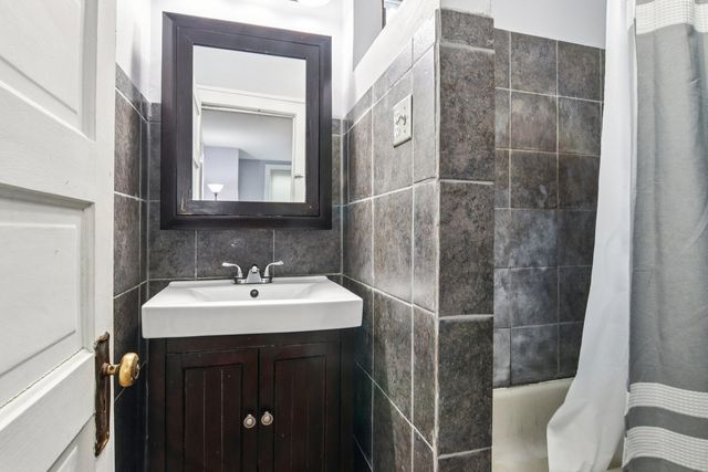 3921 N Newcastle Avenue, Chicago, IL 60634