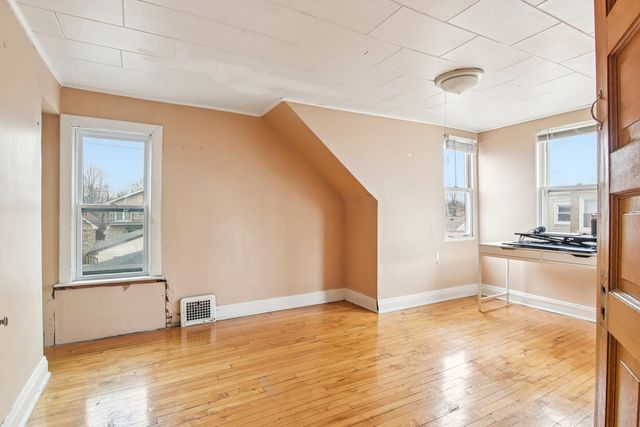 3921 N Newcastle Avenue, Chicago, IL 60634