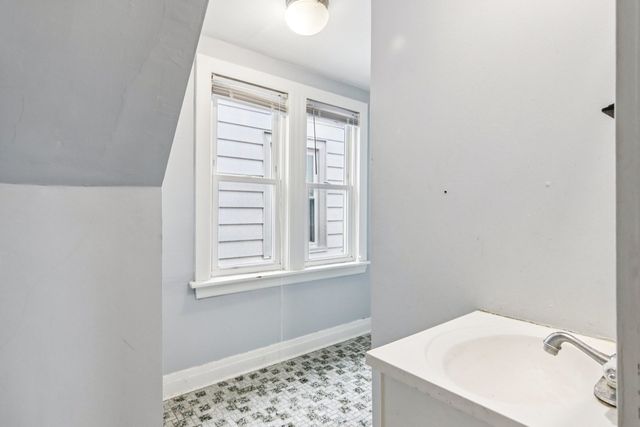 3921 N Newcastle Avenue, Chicago, IL 60634