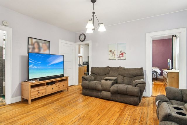 3921 N Newcastle Avenue, Chicago, IL 60634