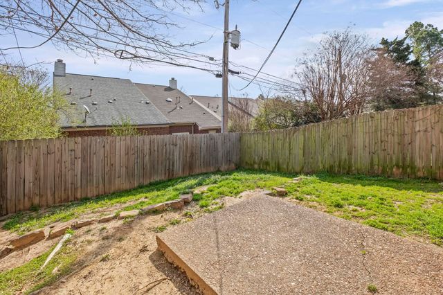 1642 RED BARN DR, Cordova, TN 38016