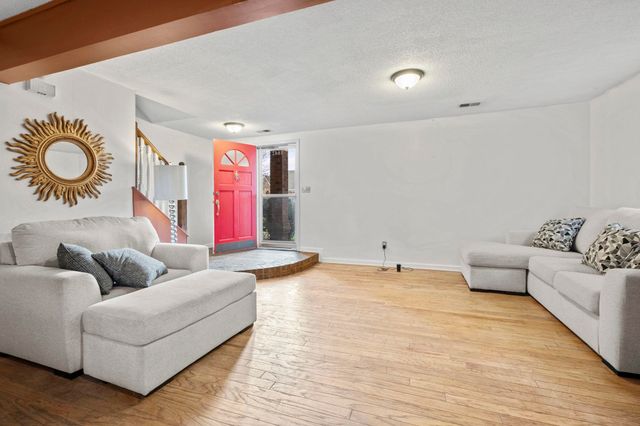 1642 RED BARN DR, Cordova, TN 38016