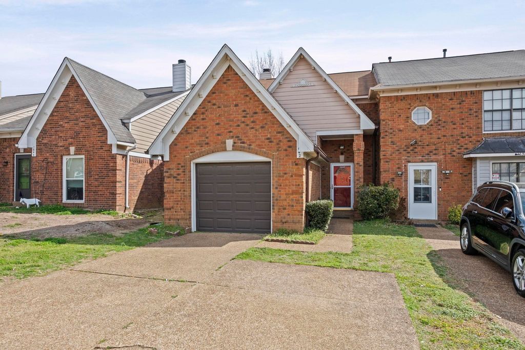 1642 RED BARN DR, Cordova, TN 38016